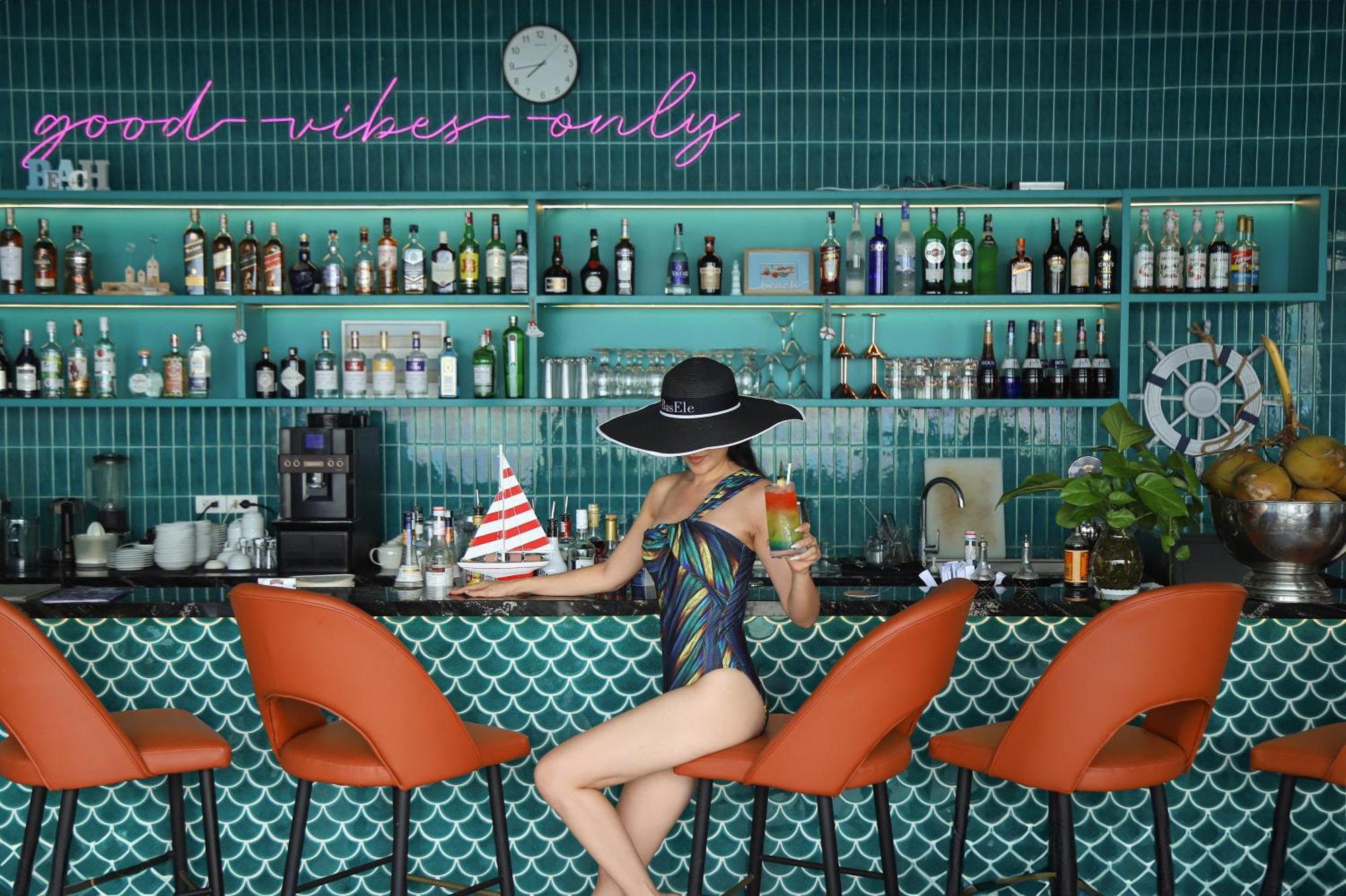 Vias Hotel Vung Tau - Transportation Included Bagian luar foto The Pool Bar