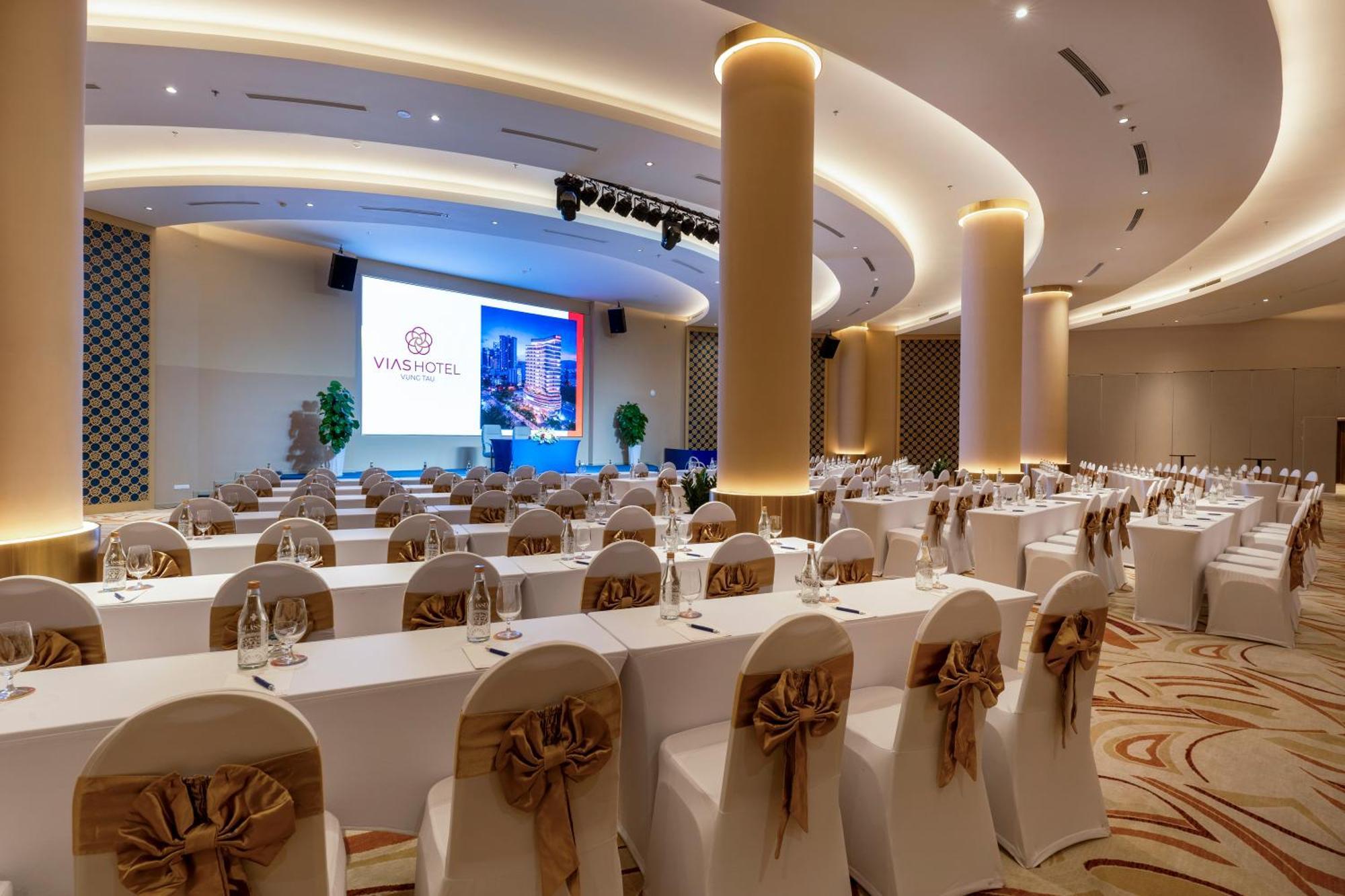 Vias Hotel Vung Tau - Transportation Included Bagian luar foto